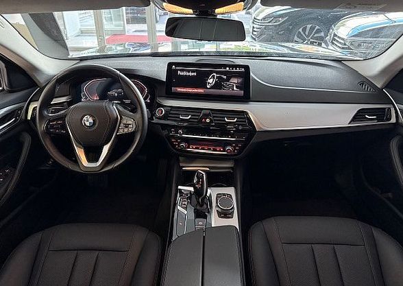 Zunanja slika - BMW Serija 5 - Touring: 520D BUSINESS AUT xDRIVE LED VIRTUAL KAMERA USN - 9