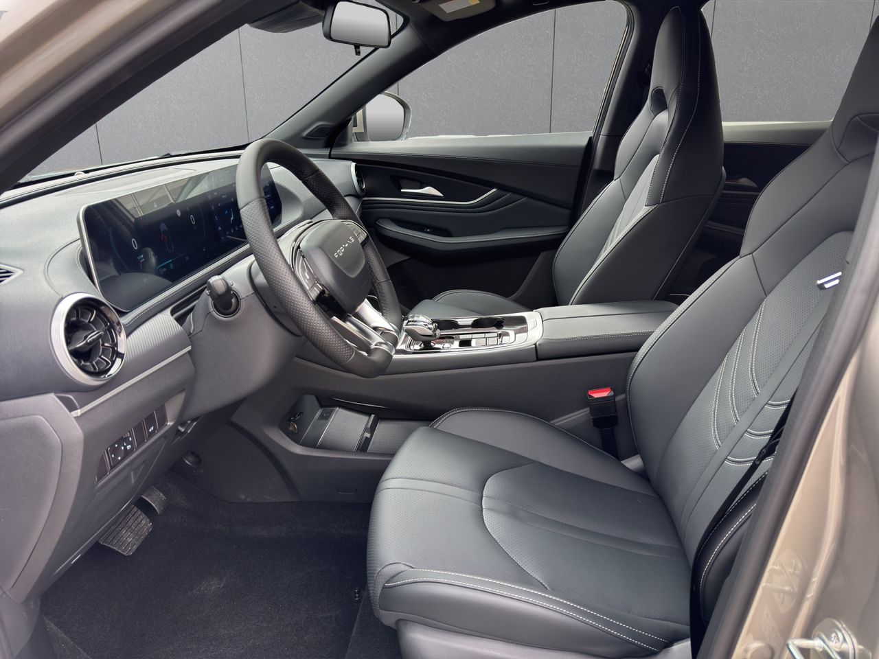 Zunanja slika - Forthing T5 Evo EV - FRIDAY 64.4kWh + PANORAMA + DAB + RADAR + BLISS + - 6