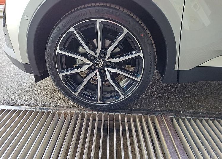 Zunanja slika - Toyota C-HR - 2.0 hibrid  HEV  GR SPORT PREMIERE - 12