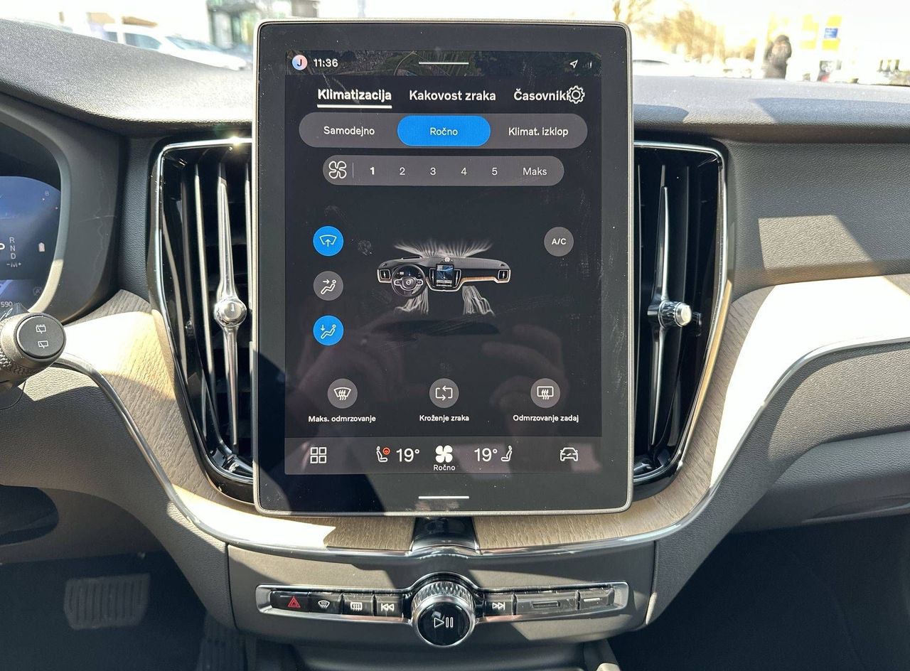 Zunanja slika - Volvo XC60 - B5 P AWD Plus Dark Avt. - 17