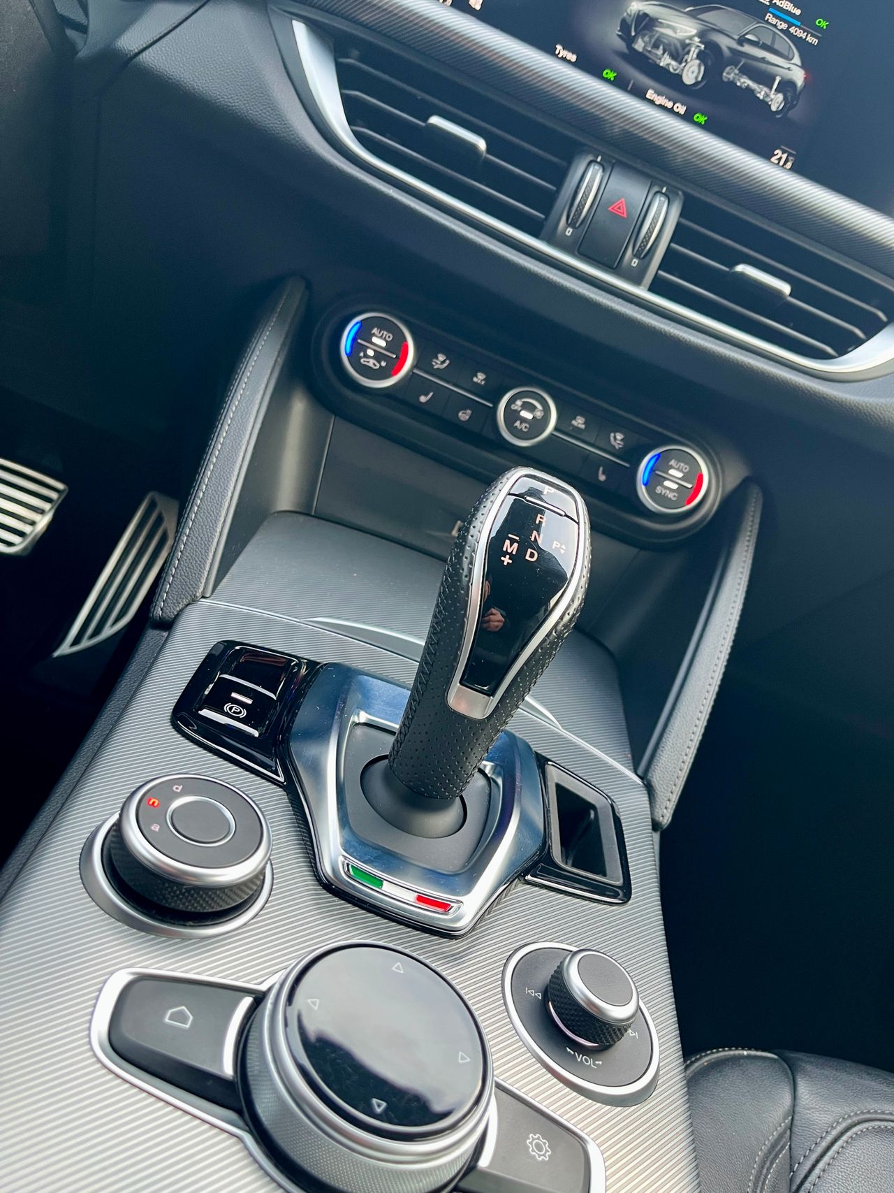 Notranja slika - Alfa Romeo Stelvio - Q4 2,2 Diesel 210 Business Avt. - 4