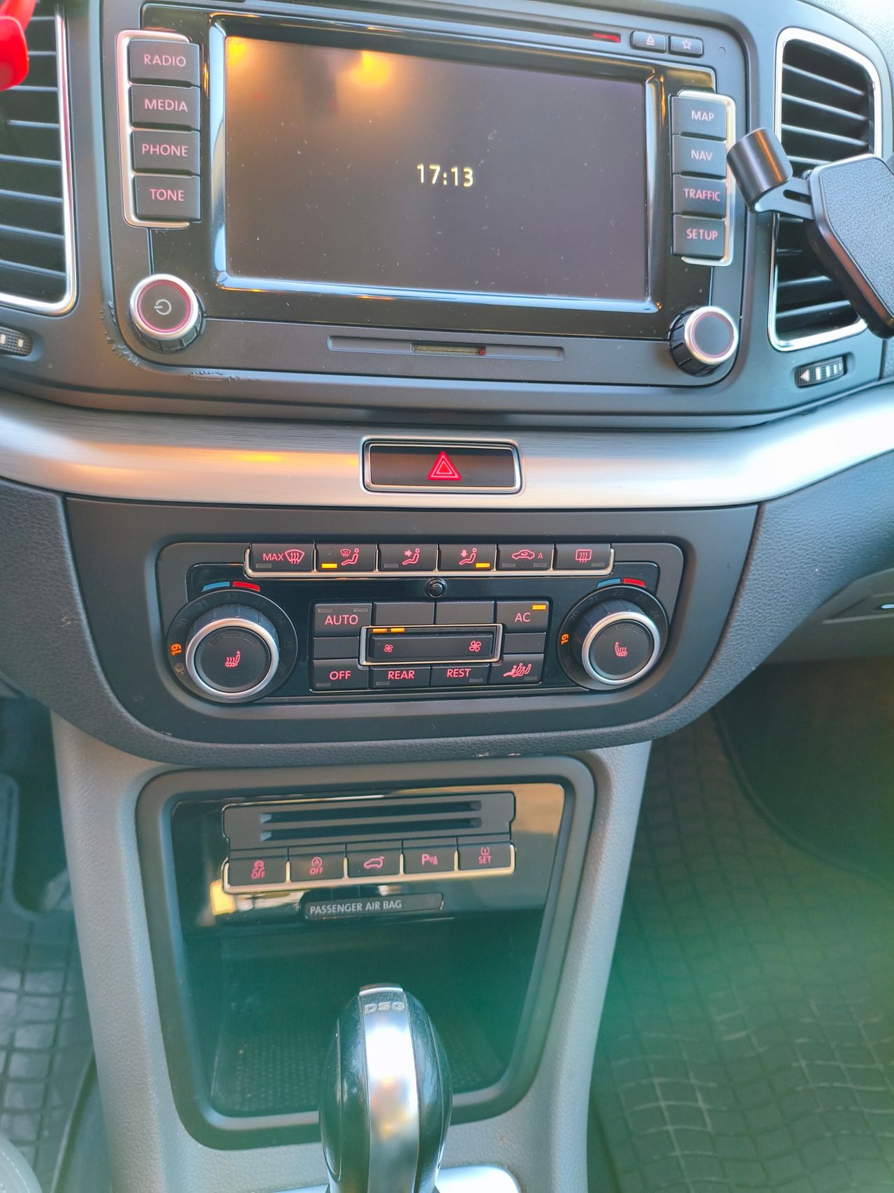 Notranja slika - VW Sharan - 2,0 TDI BlueMotion Technology Highline DSG - 6