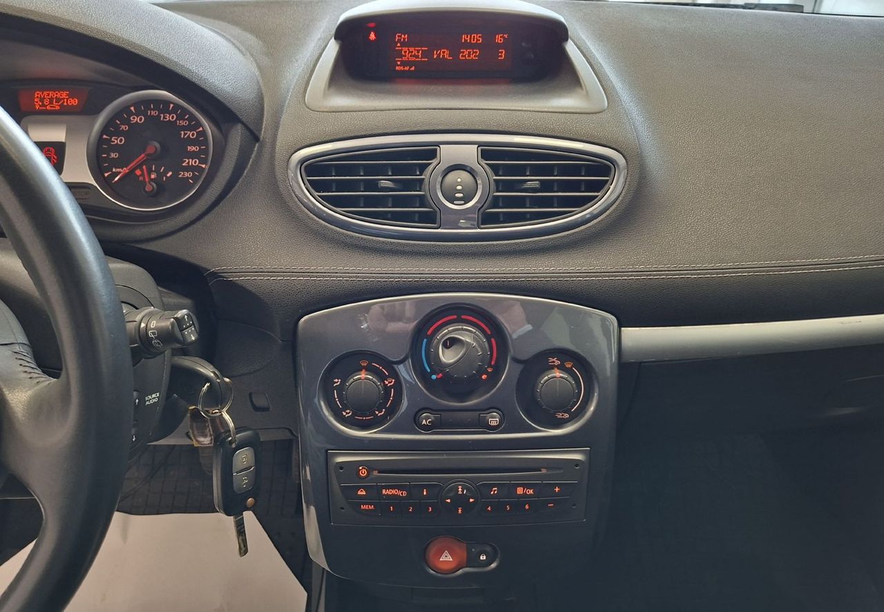 Zunanja slika - Renault Clio - Authentique 1.2 16V 5v-HITRI KREDIT- - 11