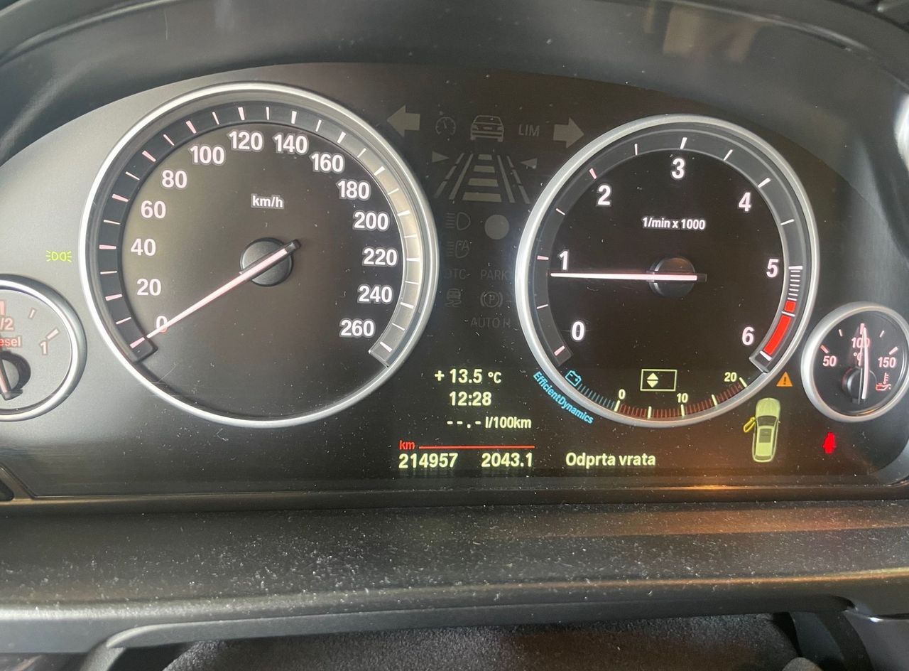 Zunanja slika - BMW Serija 5 - Touring: 520d touring XSENON.NAVI.2XPDC.PANORAMA.TEMPOMA - 17