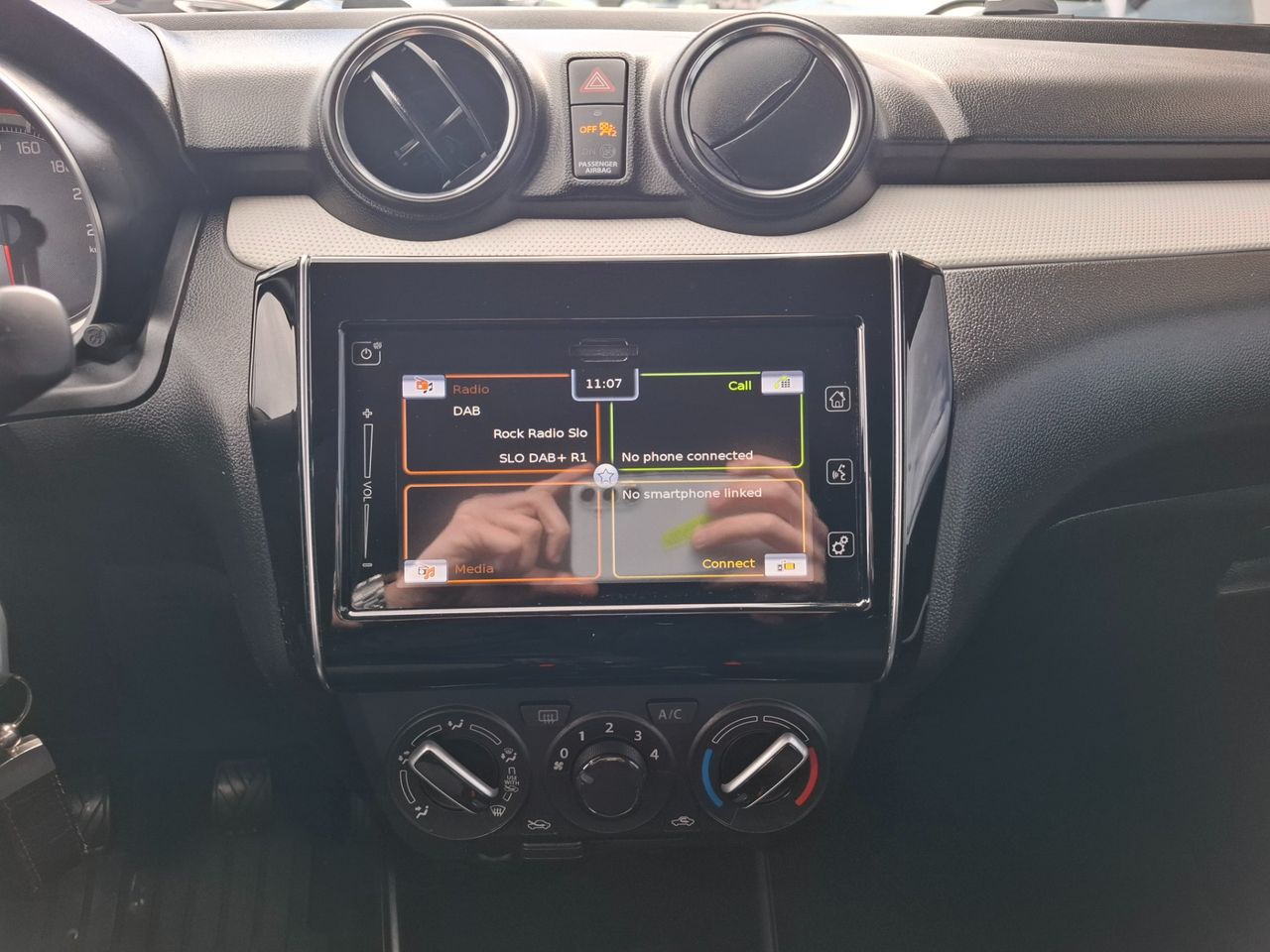 Zunanja slika - Suzuki Swift - 1.2 4WD - SLOVENSKI + 1. LASTNIK + POTRJENA KNJIGA - 17