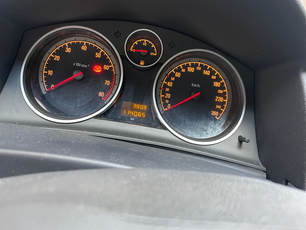 Notranja slika - Opel Astra - 1,6 16V Enjoy - 4