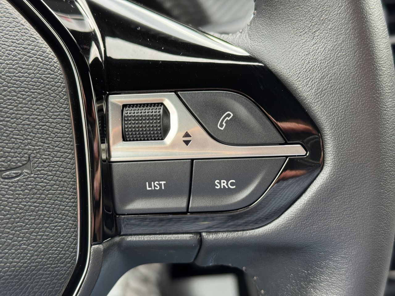 Zunanja slika - Peugeot 2008 - 1,2 PureTech 100 S&S Allure - 16