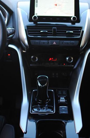Zunanja slika - Mitsubishi Eclipse Cross - 2.4 MIVEC AWD Intro Edition-LED-Adaptivni-360-HUD - 13