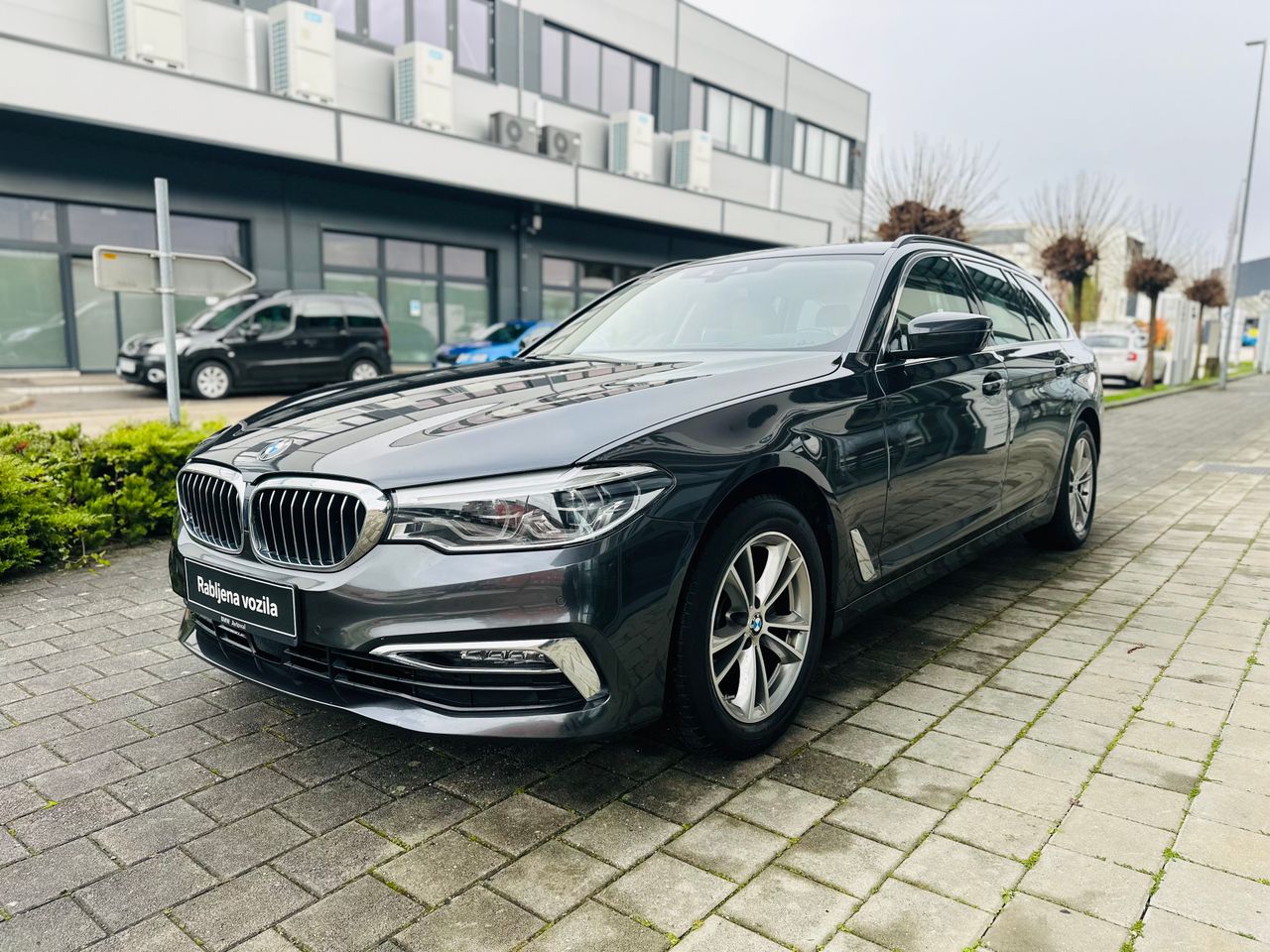 Zunanja slika - BMW serija 5 Touring - Serija 5 520d Luxury Line  I Head Up  I RADAR - 27