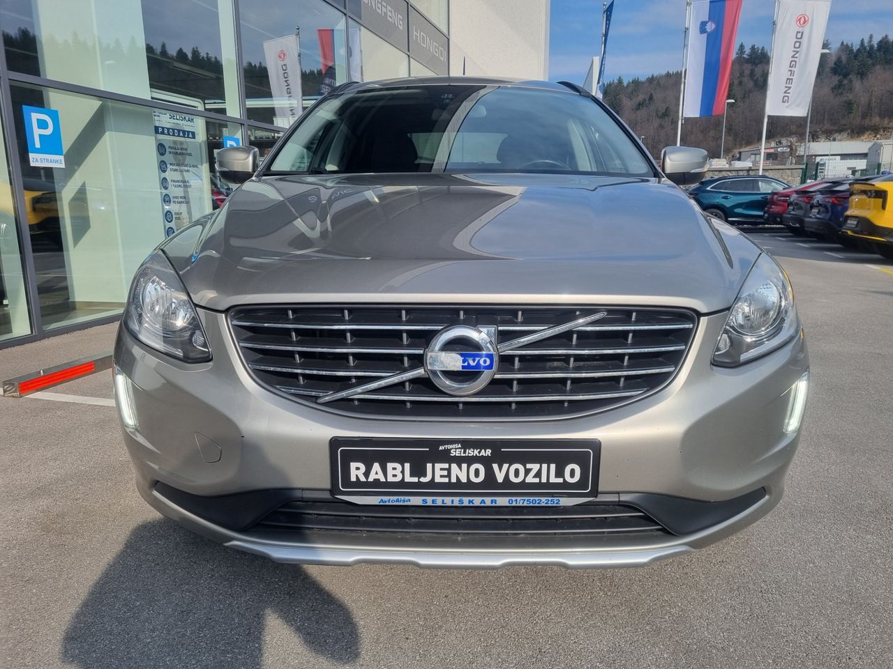 Zunanja slika - Volvo XC60 - 2.0 TD - SERVISNA KNJIGA - PDC-TEMPOMAT-NAVIGACIJA - 2