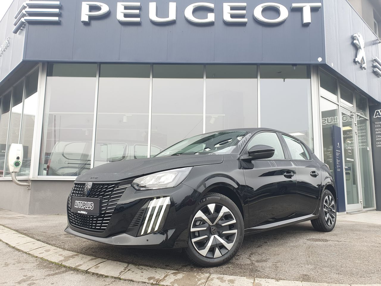 Zunanja slika - Peugeot 208 - Active Pack 1.2 Turbo 100 - NA ZALOGI - 1