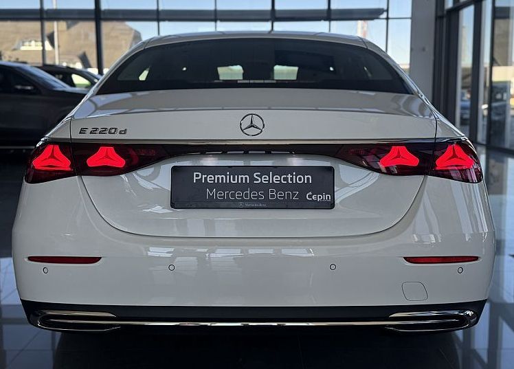 Zunanja slika - Mercedes-Benz E-Razred - 220d-AUT-MULTIBEAM-DISTRONIC-NAVI-MEMORY-PREMIUM - 5