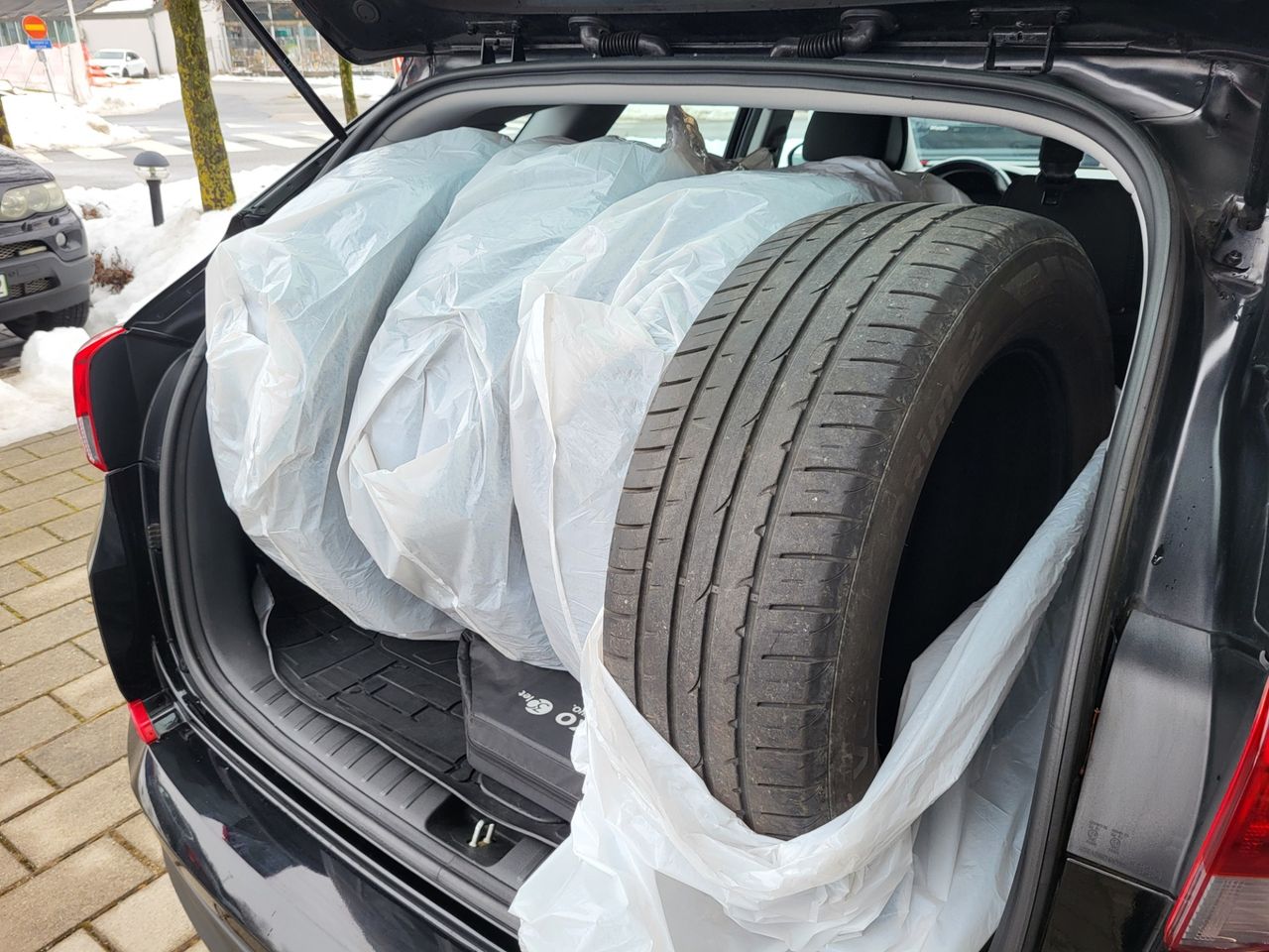 Zunanja slika - Hyundai Tucson - 1.6 GDI Style slo-1last-navi-alu-kamer-pdc-servisn - 15