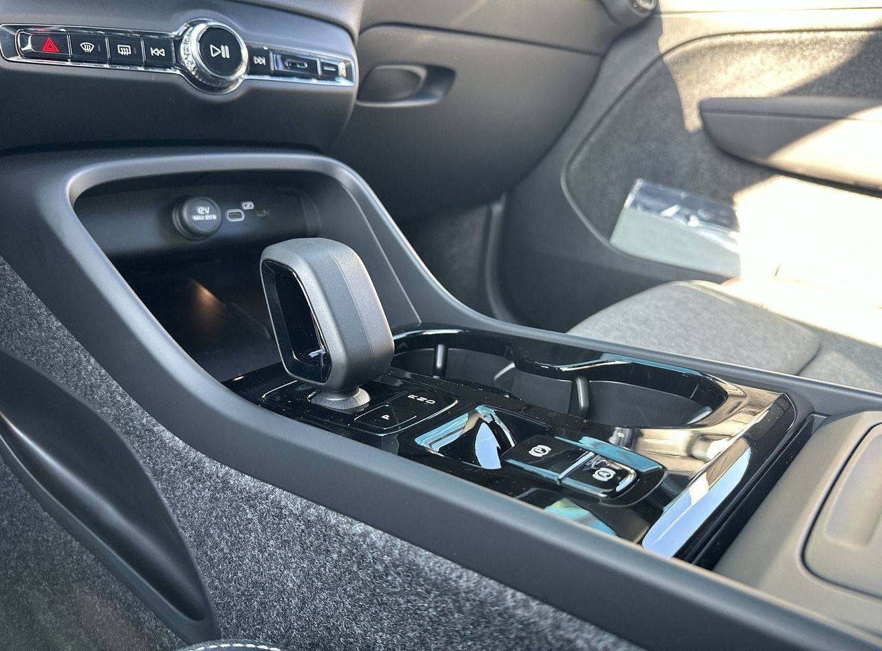 Zunanja slika - Volvo XC40 - B3 P Plus Dark AT DCT... - 19