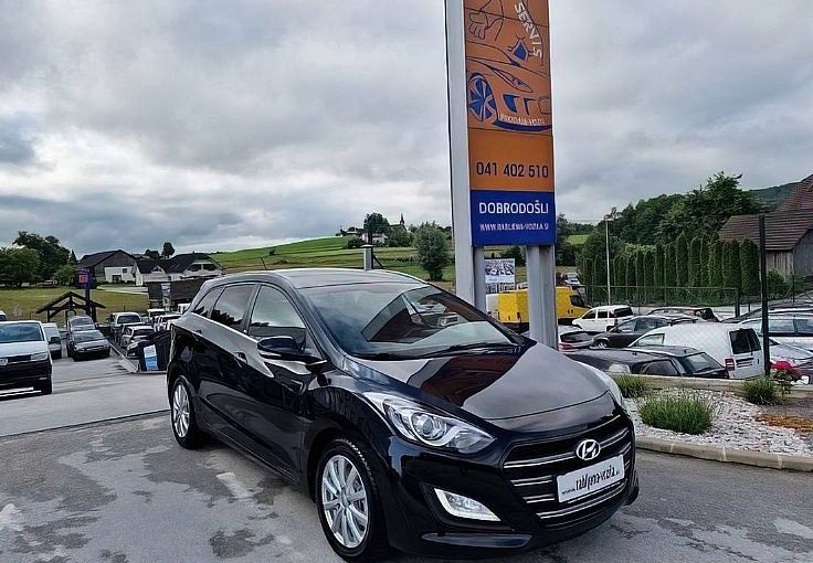 Zunanja slika - Hyundai i30 Wagon - 1.6 CRDI 81KW COMFORT LEPO OHRANJEN - 1