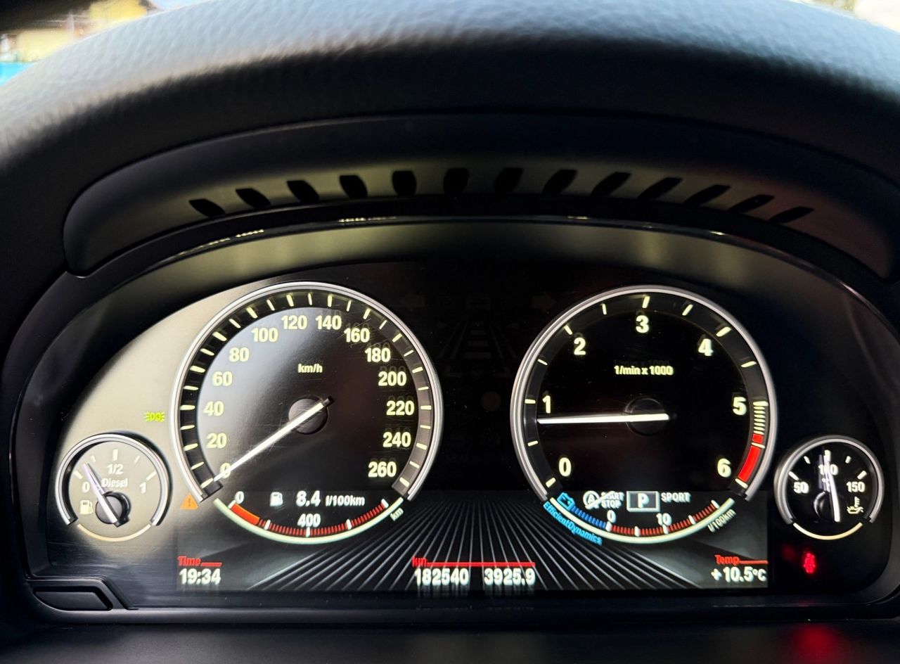 Zunanja slika - BMW Serija 5 - Touring: 520d xDrive AUT. LuxuryLiNE LED XENON USNJE ALU - 19