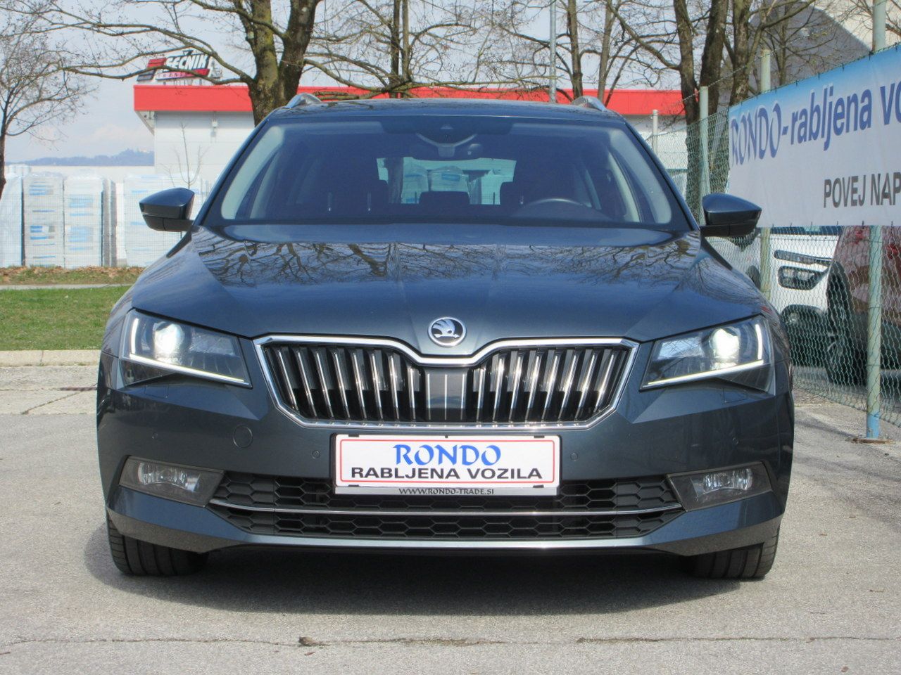 Zunanja slika - Škoda Superb - 2.0 TDi Style Combi DSG 4x4 - na OBROKE - 3