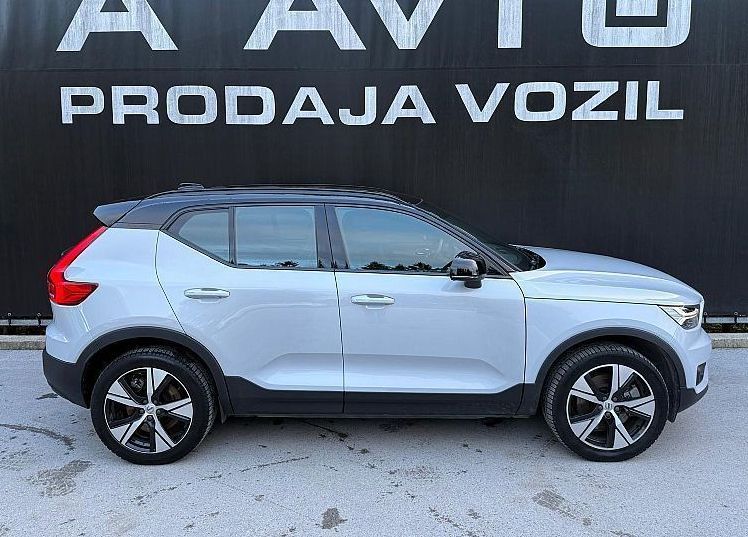 Zunanja slika - Volvo XC40 - BEV AWD R-DESIGN - 3