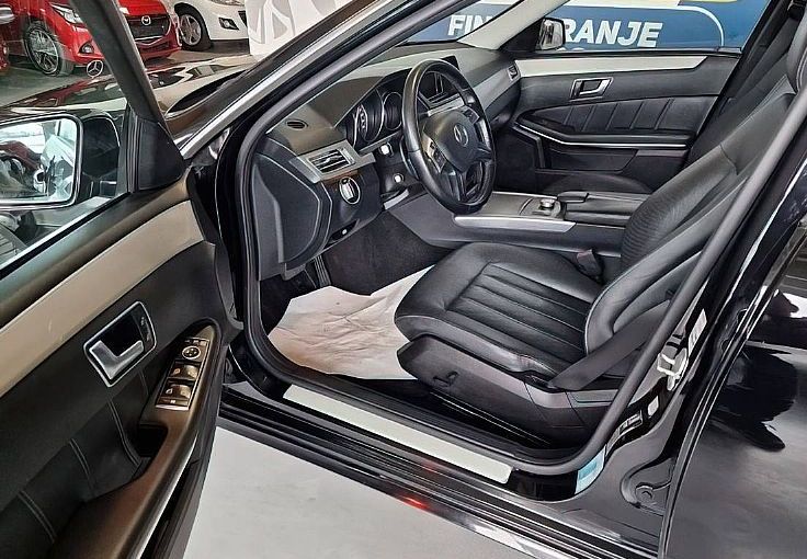 Zunanja slika - Mercedes-Benz E-Razred - E 200 BlueTEC ELEGANCE LED NAVIGACIJA... - 8
