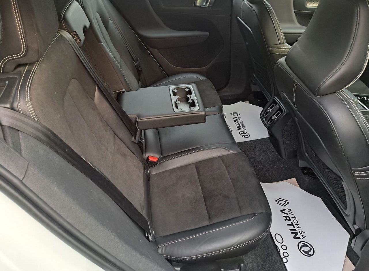 Zunanja slika - Volvo XC40 - T3 AUT R-Design Z ENOLETNIM JAMSTVOM - 5