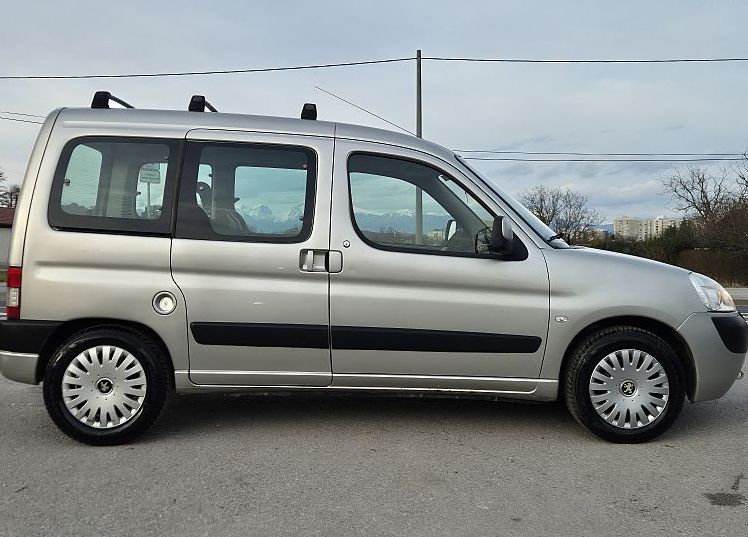 Zunanja slika - Peugeot Partner - Kombi STYLE 1.6 HDi 90 LEPO OHRANJEN - 8