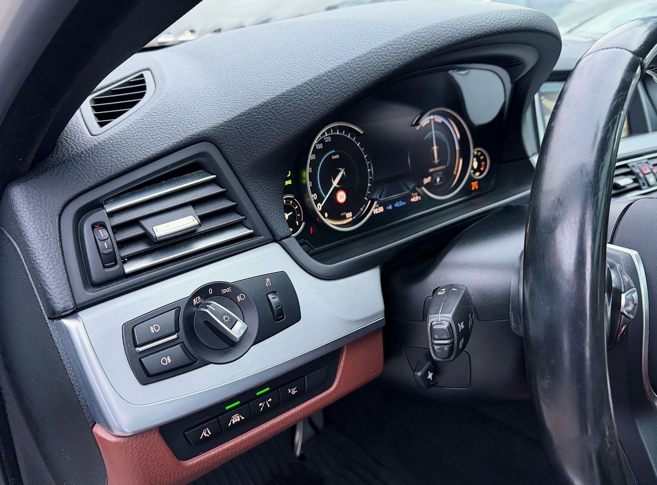 Zunanja slika - BMW Serija 5 - Touring: 530d xDrive M SPORT SLO 1.LASTNIK FULL LED ACC - 19