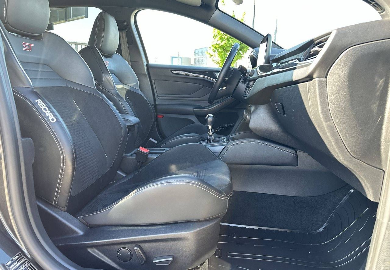 Zunanja slika - Ford Focus - 2.0 ST LED 19 RECARO KAMERA GRETJE SEDEŽEV - 19