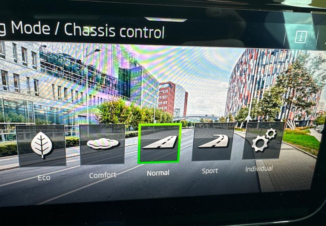 Zunanja slika - Škoda Superb - 4X4-N1-VIRTUAL-SPORTLINE-PANO-NAVI-360-ACC-MEMORY - 14