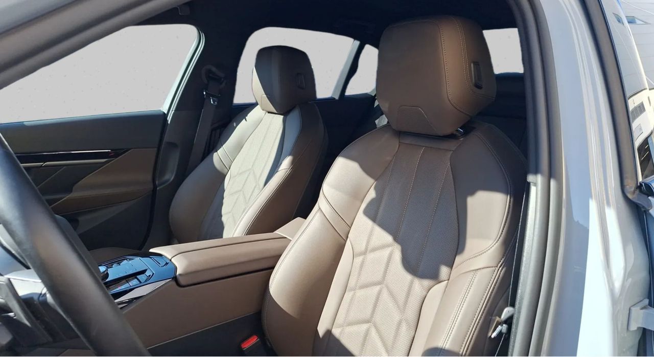 Zunanja slika - BMW Serija 5 - : 520i  AT  M-Sport. iconic glow. HUD. adaptive LED - 13