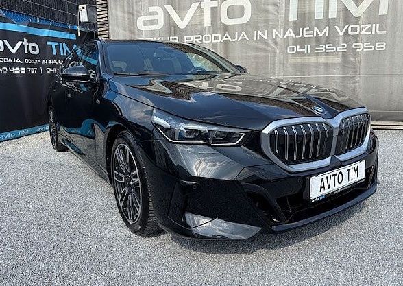 Zunanja slika - BMW serija 5 Touring: - 520d M-SPORT HEAD-UP ACC LED HARMAN 360 Vl. Klj - 1