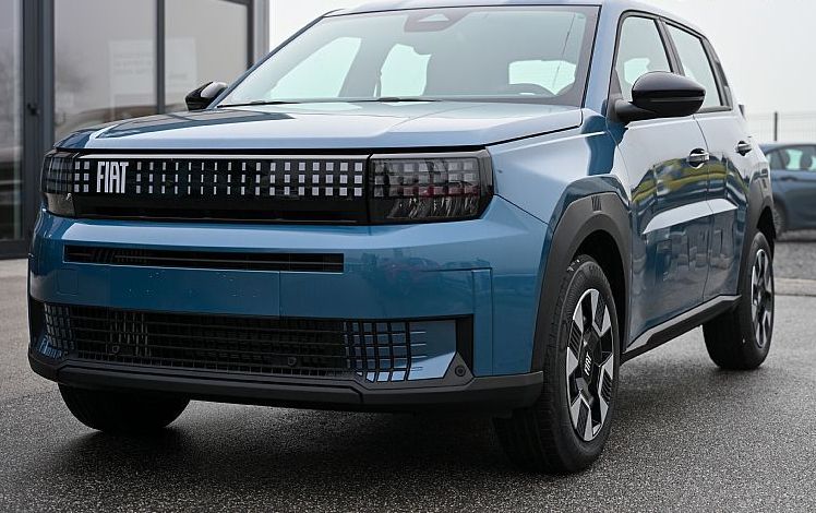 Zunanja slika - Fiat Grande Panda - 1.2 T-Gen3 110 AT6 Icon + ZIMSKE GUME - 1