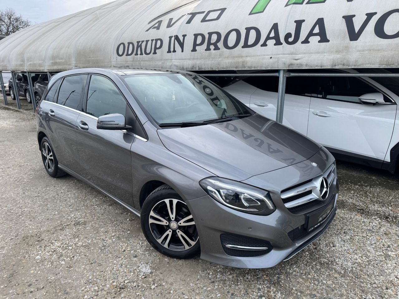 Zunanja slika - Mercedes-Benz B 180 - d Style - 2