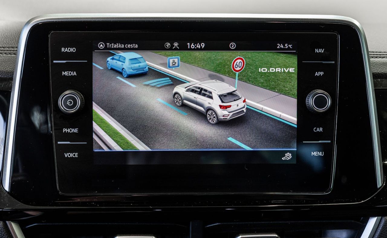 Zunanja slika - VW T-Roc - R LINE-VIRTUAL-RADAR-KEYLESS-MEMORY-NAVI-LED-LANE - 19