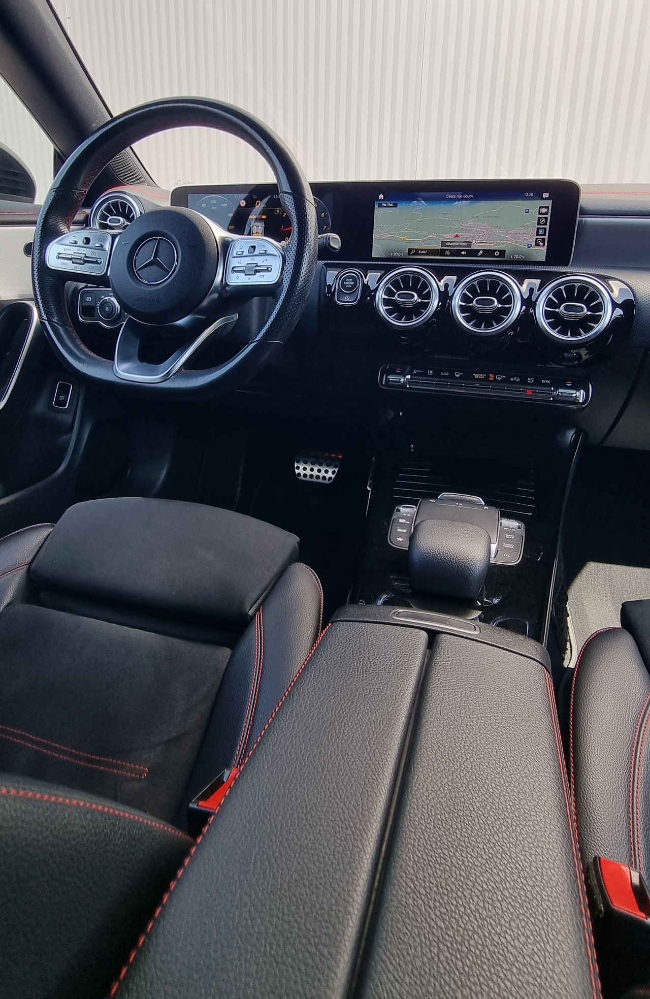 Notranja slika - Mercedes-Benz CLA-Razred - CLA 200 Shooting Brake AMG Line Avt. - 9