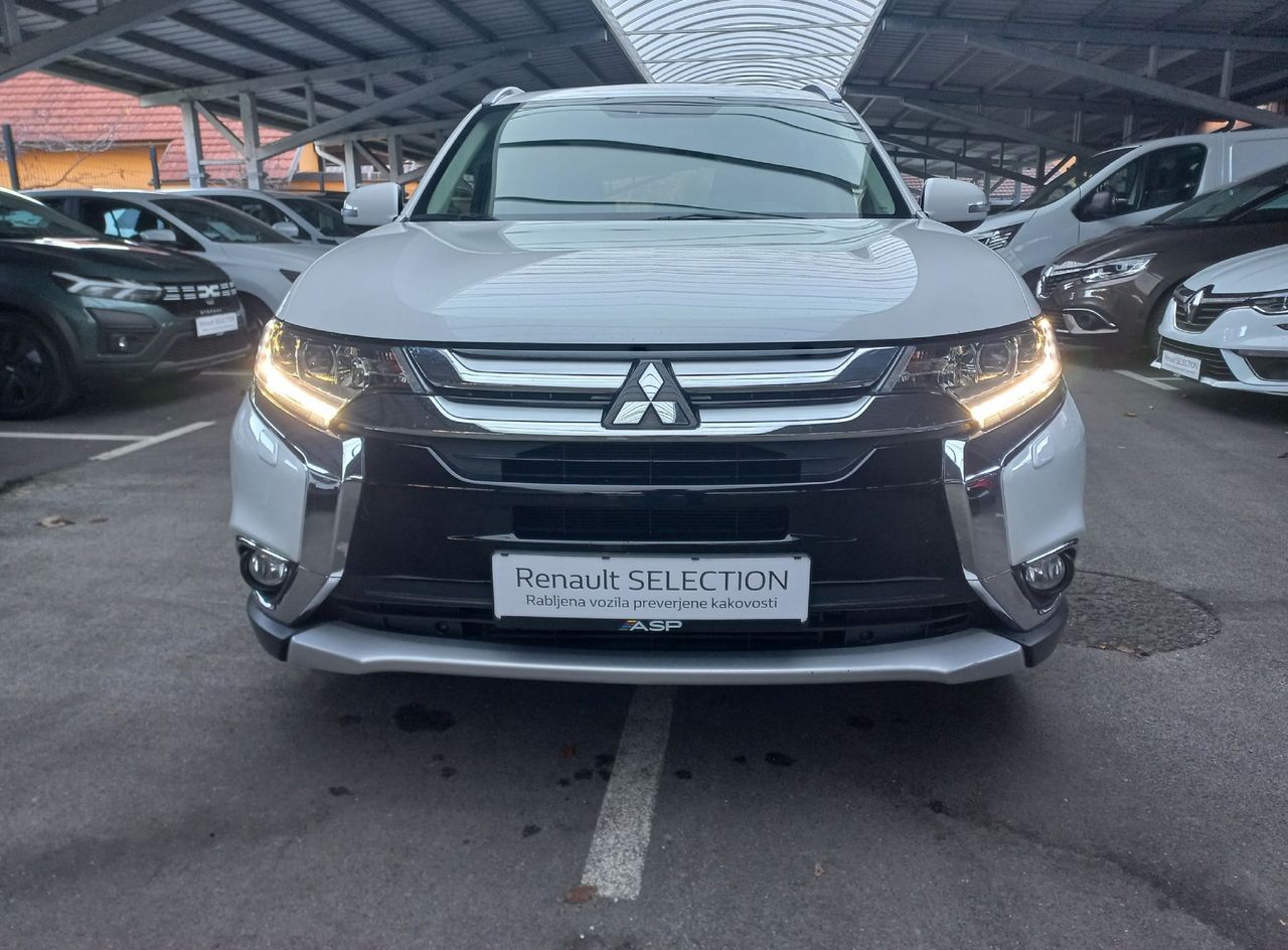 Zunanja slika - Mitsubishi Outlander - 2.2 DI-D 4WD INTENSE+ 7 sed. - 3