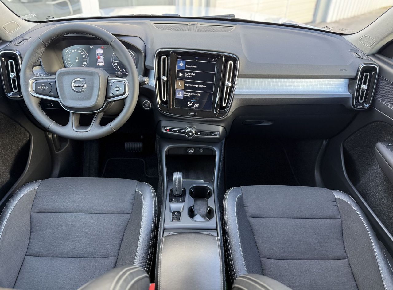 Zunanja slika - Volvo XC40 - D3 A Momentum 1.LASTNIK - 14