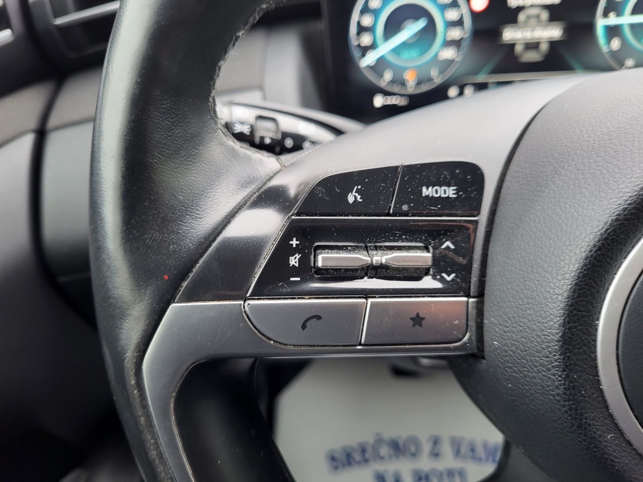 Zunanja slika - Hyundai Tucson - 1.6 T-GDI PREMIUM slo-1last-navi-alu-pdc-kamera - 11