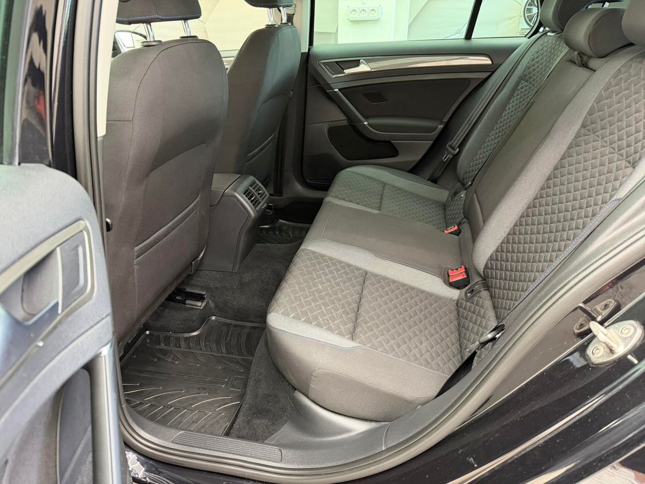 Zunanja slika - VW Golf - 2,0 TDI BMT Highline - 6