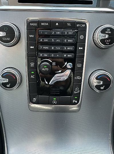 Zunanja slika - Volvo XC60 - D4 A AWD  Momentum-PANORAMA+GRET.SEDEŽEV-BIXENON - 10