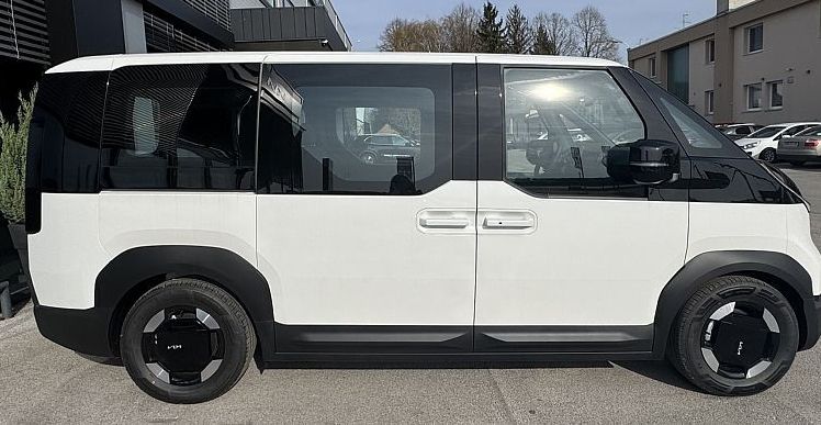 Zunanja slika - KIA PV5 - 71.2 kWh baterija 120 kW  163 KS  Air - 2