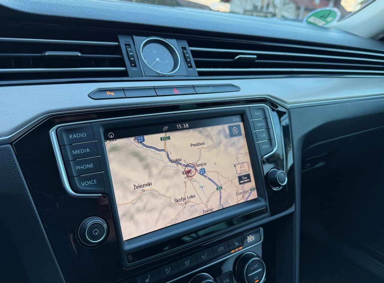 Zunanja slika - VW Passat - Variant 2.0 TDI BMT Highline LED NAVI USNJE KEYLESS ALU17 - 20