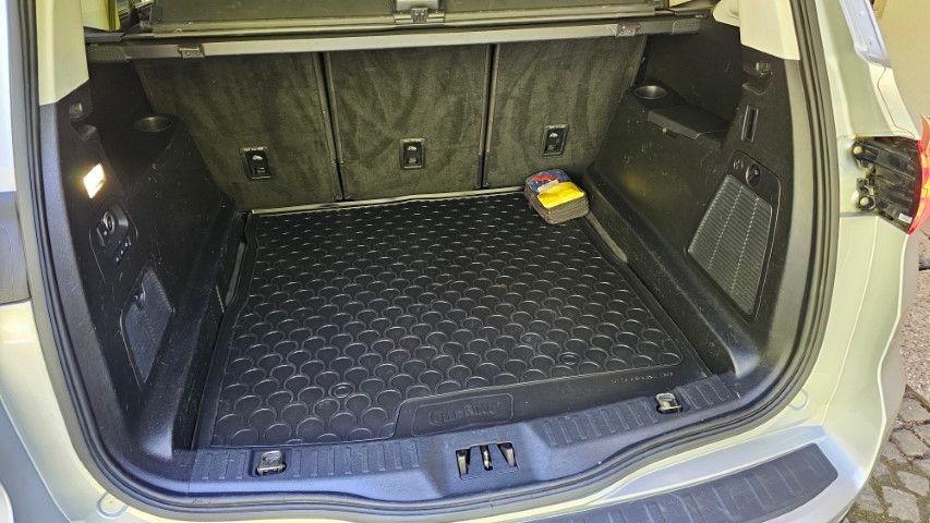 Notranja slika - Ford S-MAX - 2,0 TDCi Titanium Powershift - 10