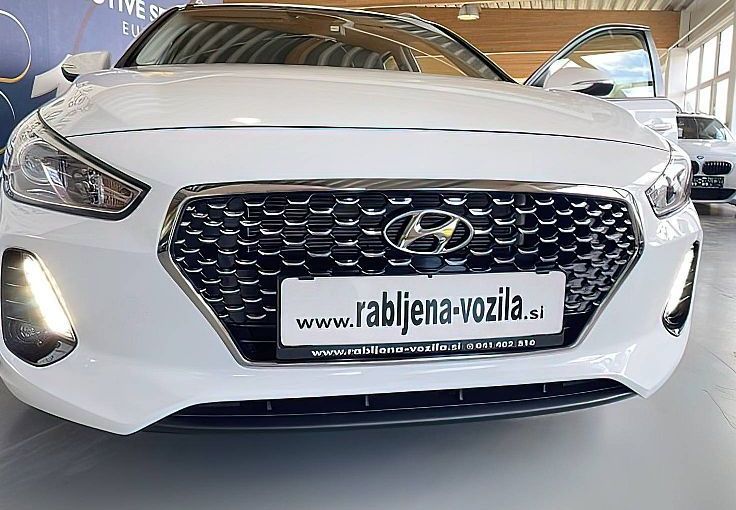 Zunanja slika - Hyundai i30 Wagon - 1.6 CRDI 110 PREMIUM SLOVENSKO POREKLO... - 10