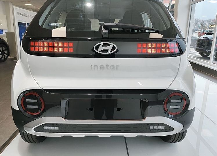 Zunanja slika - Hyundai Inster - 42 KWH TREND-GRETJE SEDEŽEV-APPLE-DAB-KAMERA-VIDEO - 5