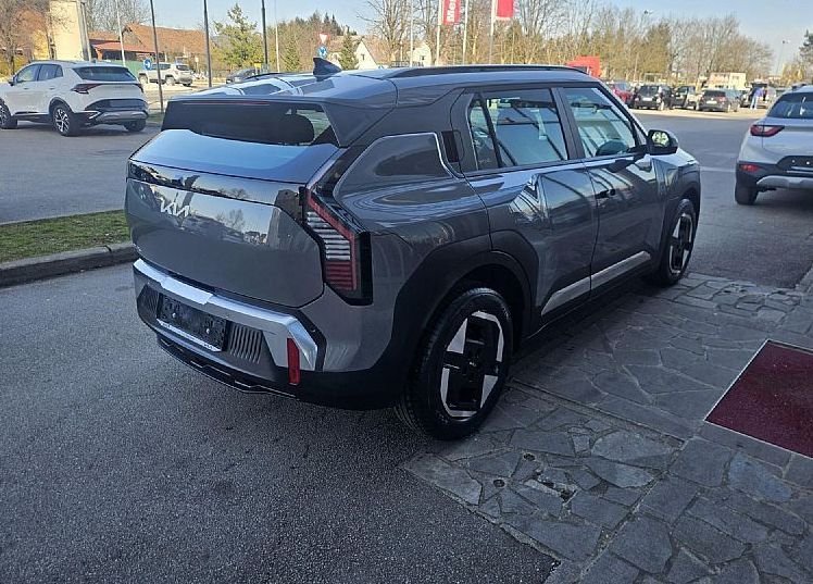 Zunanja slika - KIA EV3 - 58.3 kWh baterija. 150 kW  204 KM  Star 30° - 5