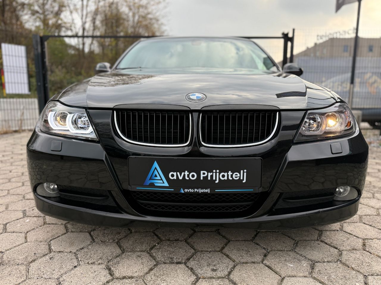 Zunanja slika - BMW Serija 1 - 320d | Usnje | Navi | TOP OHRANJEN - 2