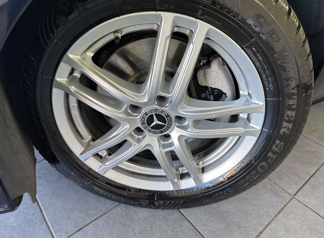 Zunanja slika - Mercedes-Benz E-Razred - AMG Line Avt. 220 AMG 4Matic.NEMŠKI.KAMERA.DIZEL - 4