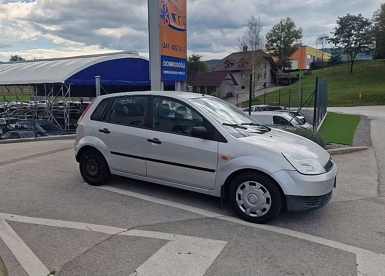 Zunanja slika - Ford Fiesta - 1.3 8V 70 KM Duratec COMFORT KLIMA - 5
