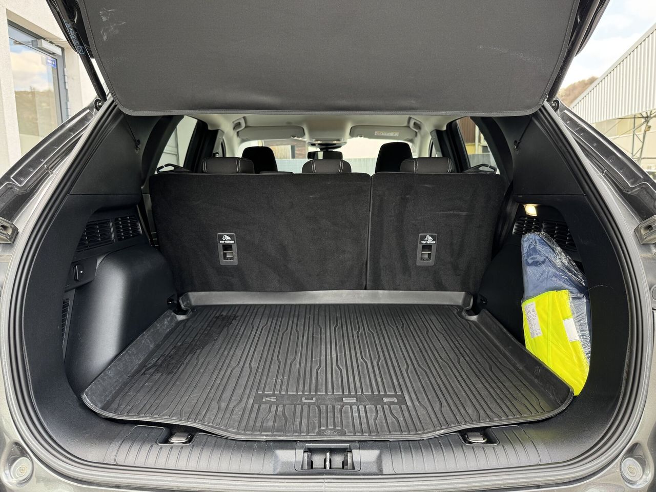 Zunanja slika - Ford Kuga - TITANIUM 2.5 Duratec Hybr 140kW FHEV AWD AVT SLO - 10