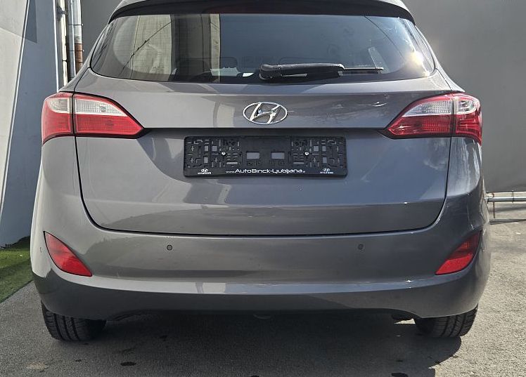 Zunanja slika - Hyundai i30 Wagon - 1.6 GDI COMFORT - 5